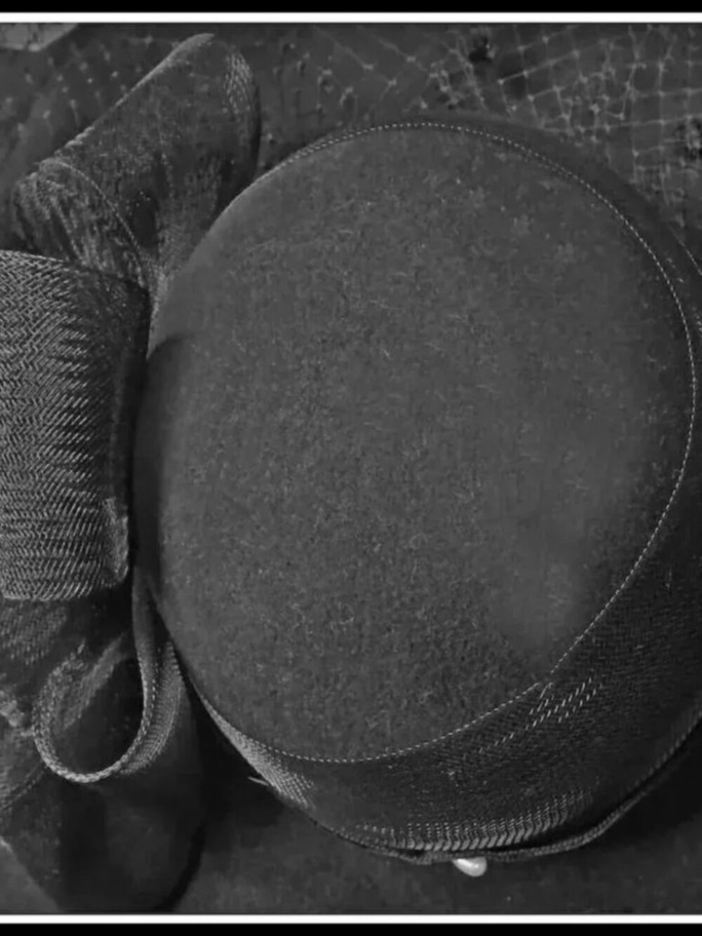 Vintage Black Hat & HATBOX, Wide Brim 80s does 40s Film Noir Femme Fatale - Picture 6 of 8